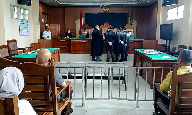 Hakim Minta Terdakwa Dihadirkan, Sidang PK Tetap Berjalan Tanpa Kehadiran Terdakwa