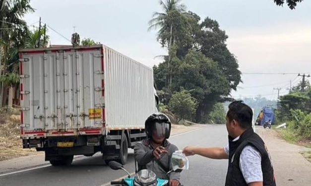 Sat Resnarkoba Polres Muaro Jambi Berbagi Takjil Wujud Kepedulian Polri Di Bulan Ramadan