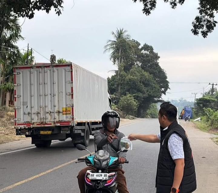 Sat Resnarkoba Polres Muaro Jambi Berbagi Takjil Wujud Kepedulian Polri Di Bulan Ramadan