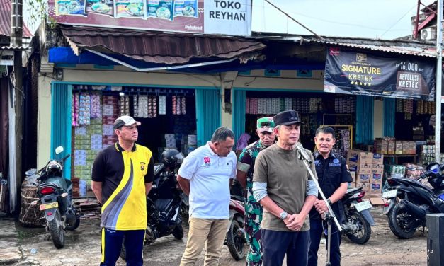 Polres Muaro Jambi dan forkopimda gotong royong bersihkan Pasar Sengeti dan bantaran Batanghari
