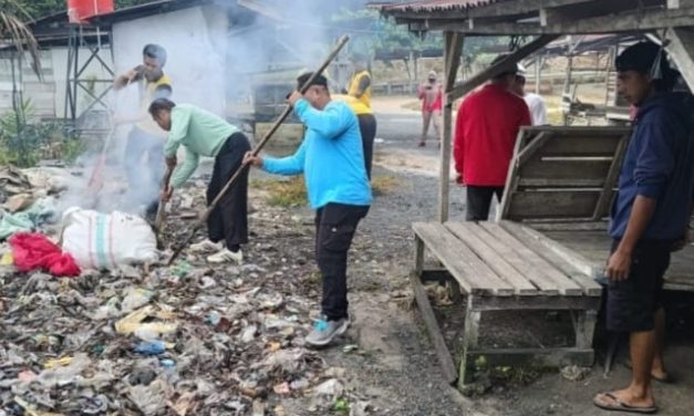 Polsek Sungai Bahar dan warga kurve massal bersihkan Pasar Selasa Bakti Mulya