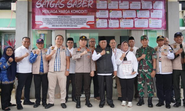 Danrem 042/Gapu dan Wakil Gubernur Jambi Turun ke Pasar Angso Duo, Pastikan Stok dan Harga Bapok Aman Jelang Ramadhan