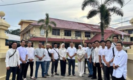 Sat Intelkam Polres Bungo Bagikan Takjil Ramadan Untuk Pengguna Jalan