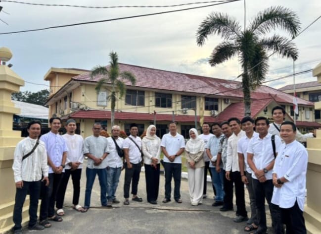 Sat Intelkam Polres Bungo Bagikan Takjil Ramadan Untuk Pengguna Jalan