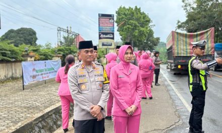Polres Muaro Jambi Bagikan 350 Takjil Dan Santuni Anak Yatim Di Bulan Ramadhan