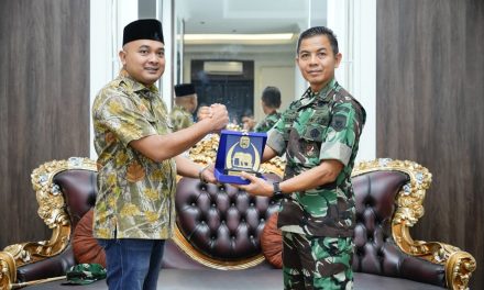 Safari Ramadhan, Danrem 042/Gapu Pererat Silaturahmi Dengan Forkopimda Di Rumah Dinas Bupati Tebo