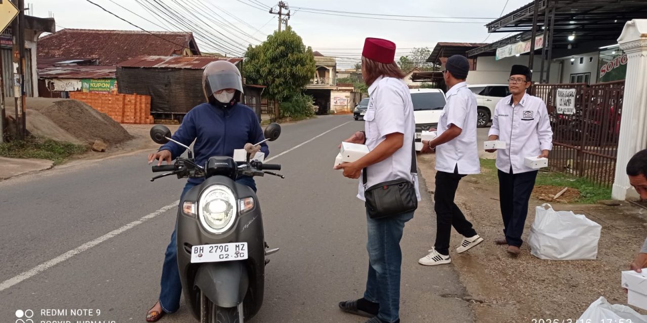 PMN Jambi Berbagi Takjil Dan Pererat Silaturahmi Lewat Buka Puasa Bersama