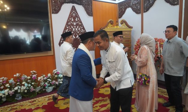 Danrem 042/Gapu Silaturahmi Halal Bihalal ke Forkopimda Jambi Usai Salat Id