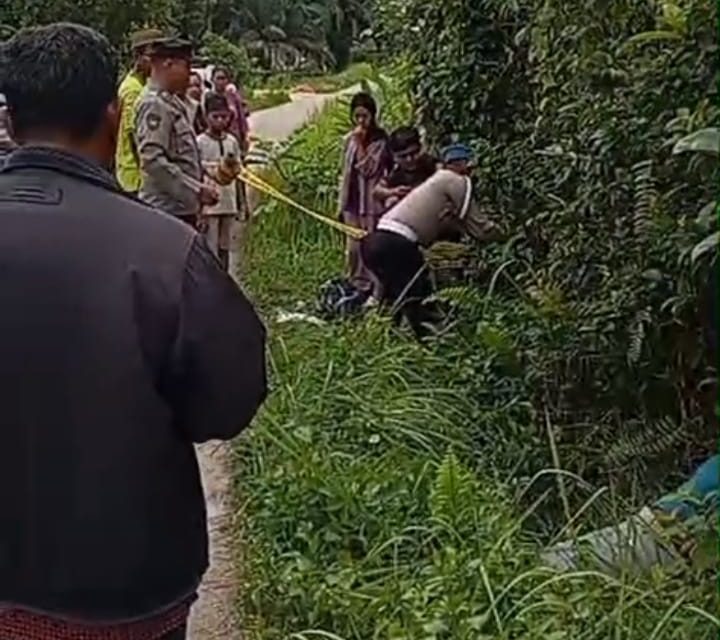 Penemuan Mayat Pria Di Pinggir Jalan Gegerkan Warga Sengeti, Polisi Lakukan Penyelidikan