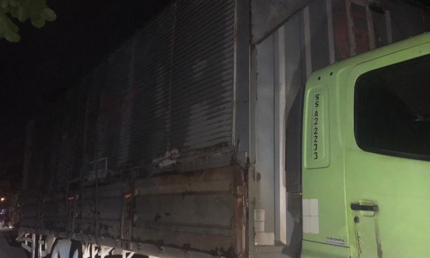 Truk Bertonase Besar Lintasi Jalan Kumpeh, Warga Khawatir Sejarah Kerusakan Terulang