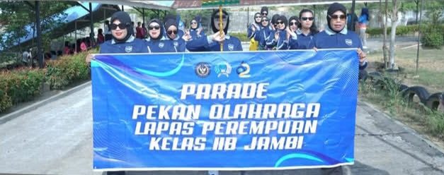 Parade Kostum Dan Yel-Yel Warga Binaan Meriahkan Hari Bakti Pemasyarakatan Di Lapas Perempuan Kelas IIB Jambi