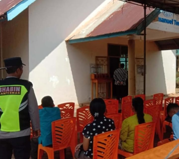 Polsek Mestong Kawal Ibadah Minggu, Jamin Rasa Aman Jemaat Di Tempino