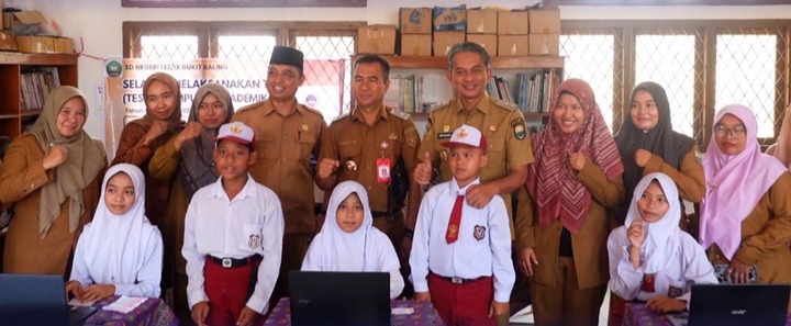 Wabup Muaro Jambi Tinjau Langsung TKA SD, Pastikan Ujian Berjalan Lancar Dan Berkualitas