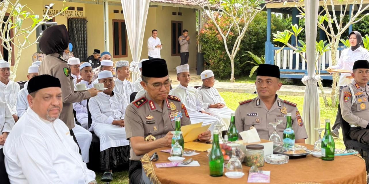 Kapolda Jambi Silaturahmi Dan Serahkan Bantuan Untuk Ponpes Tahfizul Qur’an Hasan Soleha Qim