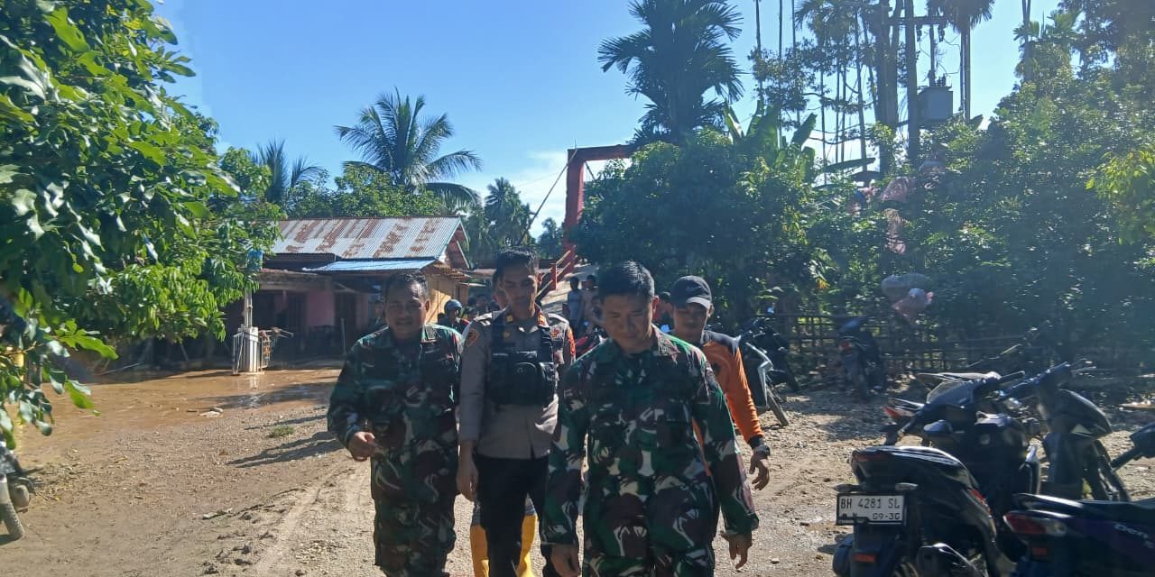 Banjir Landa Merangin Dan Sarolangun, TNI Bergerak Cepat Bantu Warga