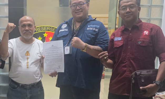 Kuswandi Kembali Berkumpul Dengan Keluarga Setelah Didampingi Tim Kuasa Hukum Di Polresta Pati