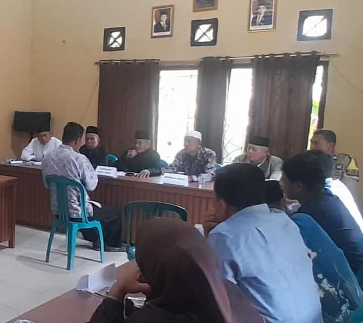 Bhabinkamtibmas Polsek Jaluko Mediasi Sengketa Tanah Warga Di Desa Senaung