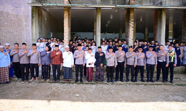 Kapolda Jambi Perkuat Sinergi Pendidikan Dan Keamanan Lewat Silaturahmi Ke Ponpes Darul Arifin