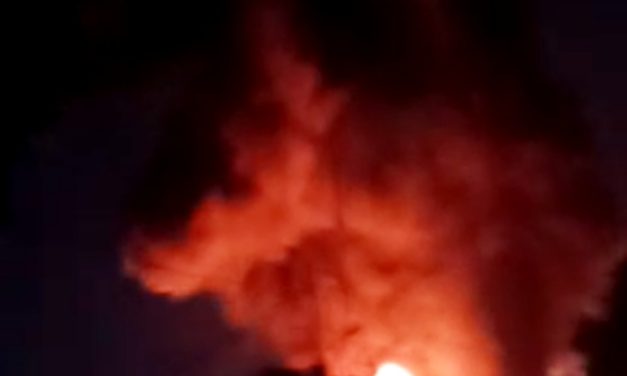 Kebakaran Hebat Diduga Gudang Penimbunan BBM Ilegal Gegerkan Warga Kenali Asam