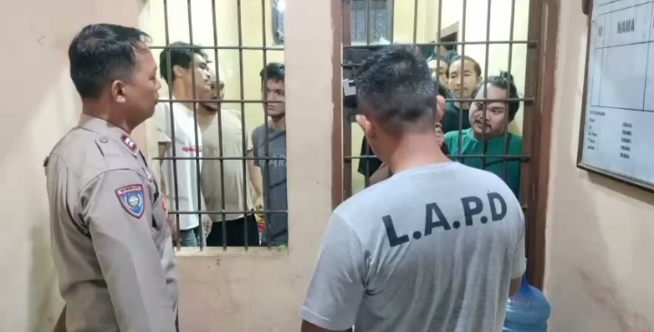 Tetap Menjaga Nilai Kemanusiaan, Kapolsek Mestong AKP Hengky Lesmana Rutin Cek Kondisi Tahanan