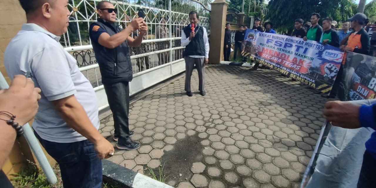 Buruh Bongkar Muat Sawit Kepung DPRD Batang Hari, PT MSS Diduga Tunduk Pada Tekanan Oknum Dewan Demi Selamatkan Perizinan