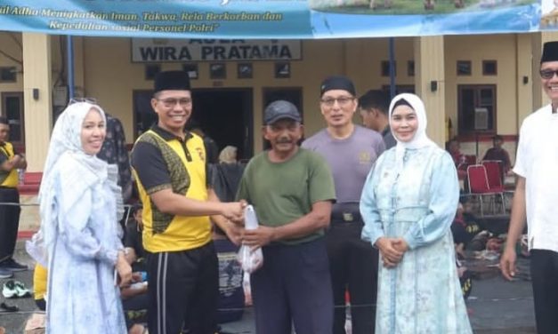 Polres Muaro Jambi Tebar Kepedulian Lewat Enam Ekor Sapi Qurban, Pererat Silaturahmi Dengan Masyarakat
