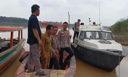 Hari Pertama Bertugas, Kapolsub Sektor Taman Rajo Sambangi Warga Dan Pantau Sungai Batang Hari