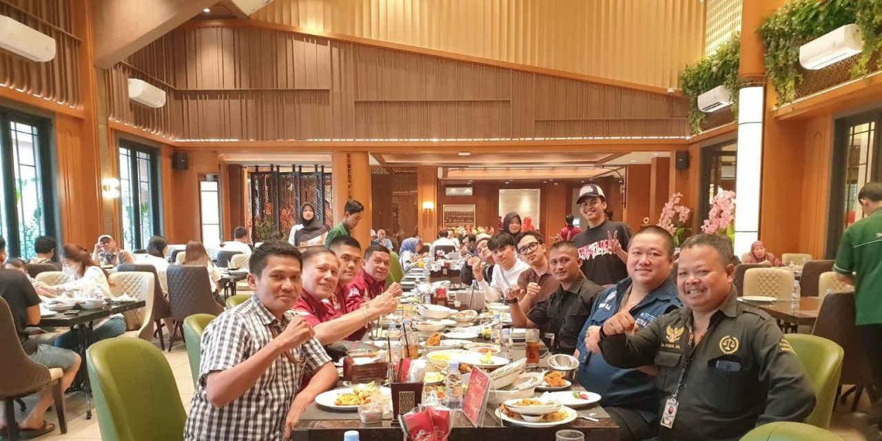 Makan Siang Bersama Ketum FERADI WPI Dan Klien, Bahas Penguatan Sinergi Advokat, Media, Dan Masyarakat