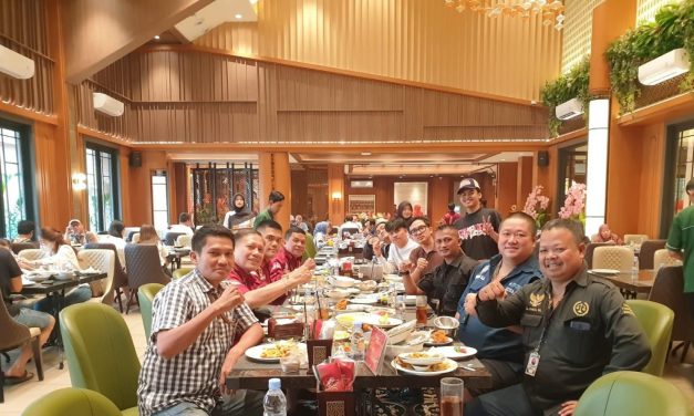 Makan Siang Bersama Ketum FERADI WPI Dan Klien, Bahas Penguatan Sinergi Advokat, Media, Dan Masyarakat