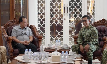 Perkuat Sinergi TNI dan Pemerintah Daerah, Danrem 042/Gapu Silaturahmi ke Rumah Dinas Bupati Muaro Jambi