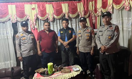Respons Cepat Polsek Jaluko, Polisi Langsung Cek TKP Pencurian Kayu Bulian Di Desa Senaung