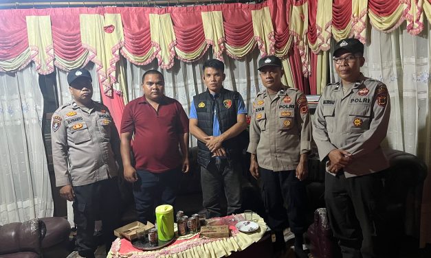Respons Cepat Polsek Jaluko, Polisi Langsung Cek TKP Pencurian Kayu Bulian Di Desa Senaung