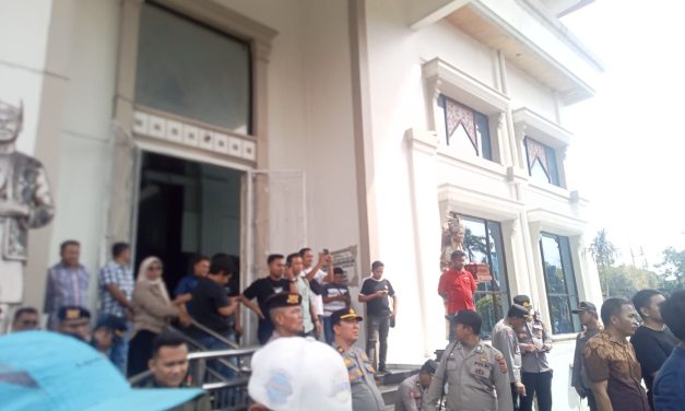 Ribuan Warga Jambi Dukung Program MBG, Minta Tata Kelola Diperbaiki Bukan Dihentikan
