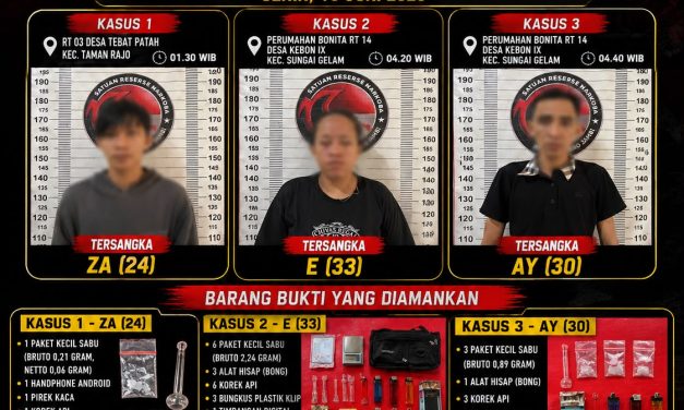 Berantas Peredaran Sabu, Satresnarkoba Polres Muaro Jambi Amankan Tiga Tersangka Di Dua Lokasi Berbeda