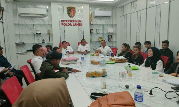 LIMBAH Kepung Polda Jambi, Soroti Dugaan Pabrik Sawit Rp250 Miliar Tanpa AMDAL dan Mandeknya Laporan Warga