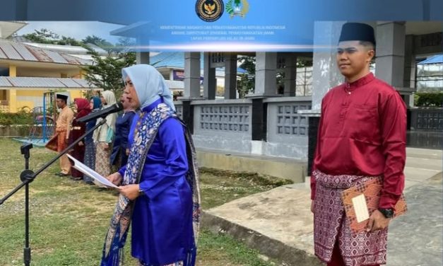 Kalapas Perempuan Kelas IIB Jambi Pimpin Upacara Peringatan Hari Keluarga Nasional Ke-33