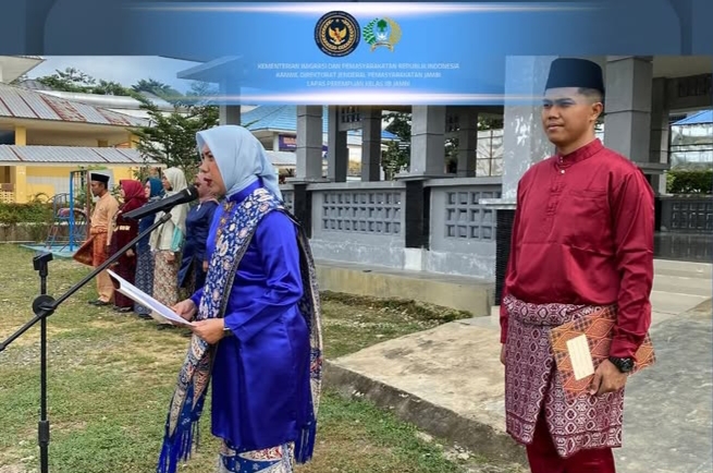 Kalapas Perempuan Kelas IIB Jambi Pimpin Upacara Peringatan Hari Keluarga Nasional Ke-33