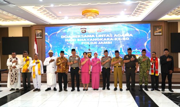Danrem 042/Gapu Hadiri Doa Bersama Lintas Agama Peringati Hari Bhayangkara ke-80
