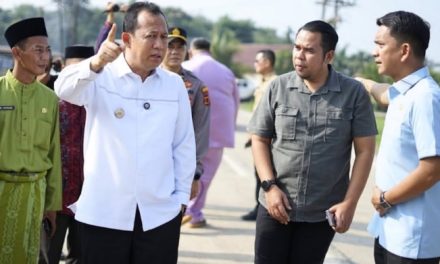 BBS Tinjau Jalan Beton Talang Duku–Kemingking, Infrastruktur Rp16,4 Miliar Siap Topang Ekonomi Muaro Jambi