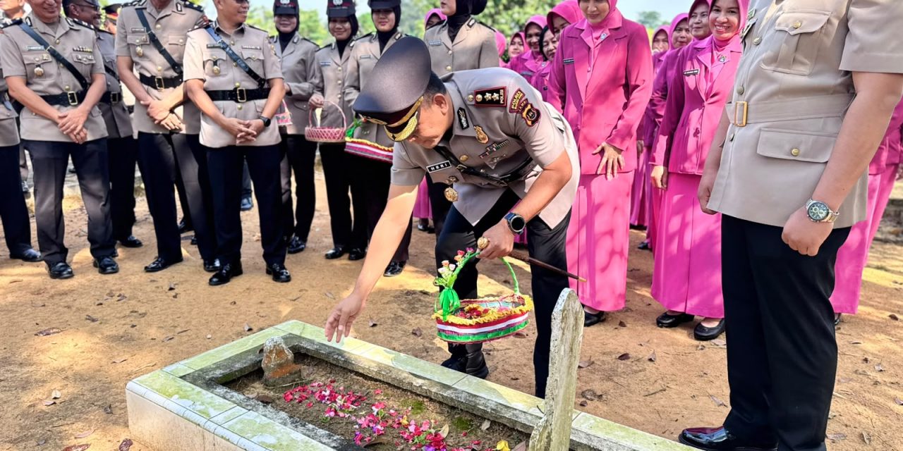 Polres Muaro Jambi Gelar Ziarah Rombongan, Rawat Semangat Juang Pahlawan Di Hari Bhayangkara Ke-80