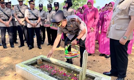 Polres Muaro Jambi Gelar Ziarah Rombongan, Rawat Semangat Juang Pahlawan Di Hari Bhayangkara Ke-80