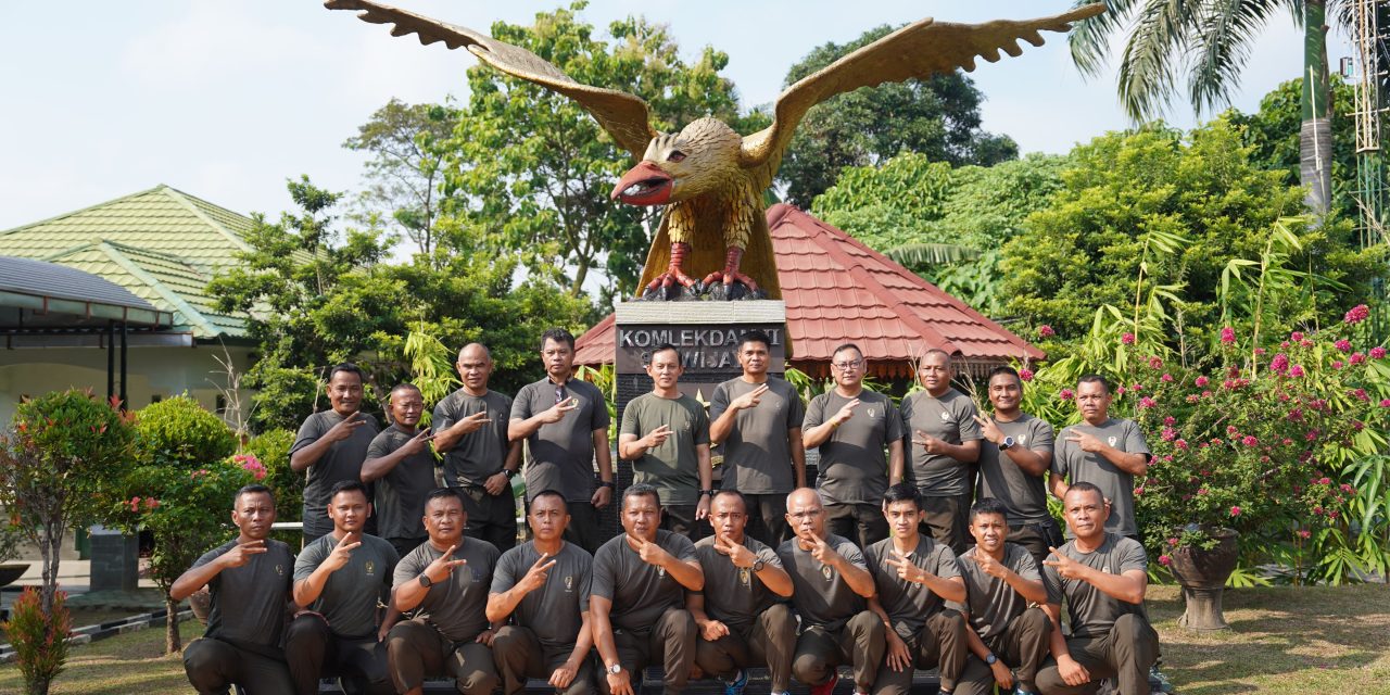 Pangdam II/Swj Ajak Pejabat Kodam Olahraga Bersama dan Nobar Piala Dunia 2026 di Makomlekdam II/Swj