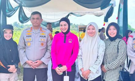 Kapolres Muaro Jambi Dampingi Ketua Bhayangkari Daerah Jambi Panen Semangka Dukung Ketahanan Pangan