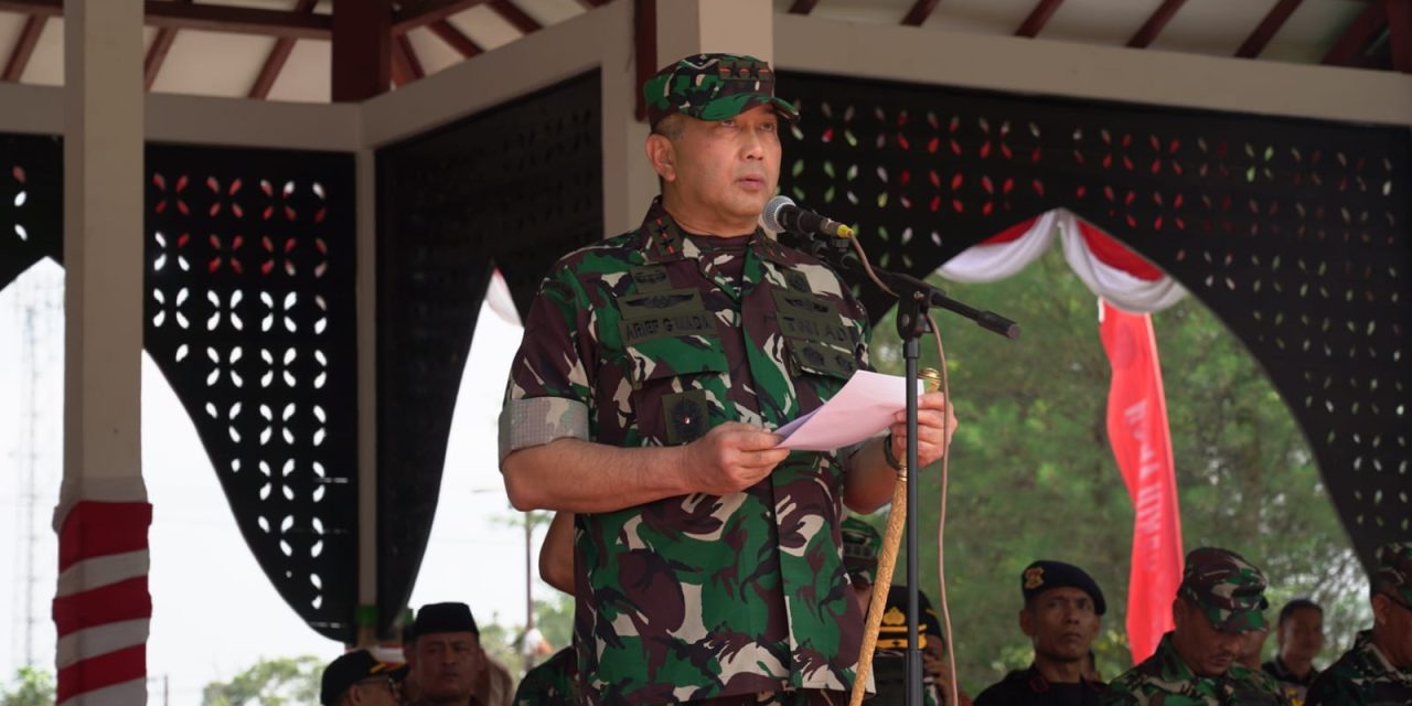 Pangdam XX/Tuanku Imam Bonjol Tutup Karya Bakti Skala Besar Kodim 0420/Sarko