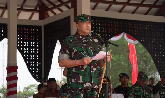 Pangdam XX/Tuanku Imam Bonjol Tutup Karya Bakti Skala Besar Kodim 0420/Sarko