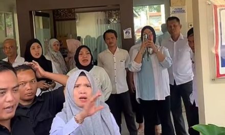 Empat Jam Berorasi, AWaSI Jambi Kecewa Tak Satu Pun Pejabat BPKPD Temui Massa