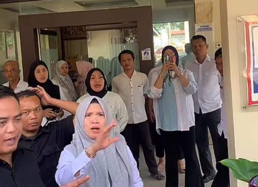 Empat Jam Berorasi, AWaSI Jambi Kecewa Tak Satu Pun Pejabat BPKPD Temui Massa