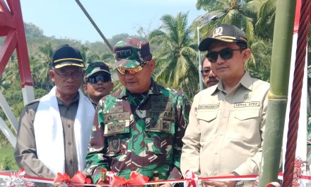 Danrem 063/Tarumanagara Resmikan Jembatan Gantung Perintis Garuda di Cisompet