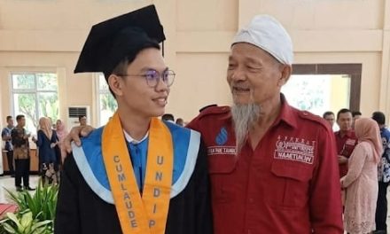 Ketum FERADI WPI Ucapkan Selamat kepada Dharma Satya Aryana atas Raihan Gelar Sarjana Biologi dari Undip