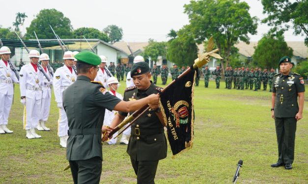Tongkat Komando Yonif 142/Ksatria Jaya Resmi Berganti